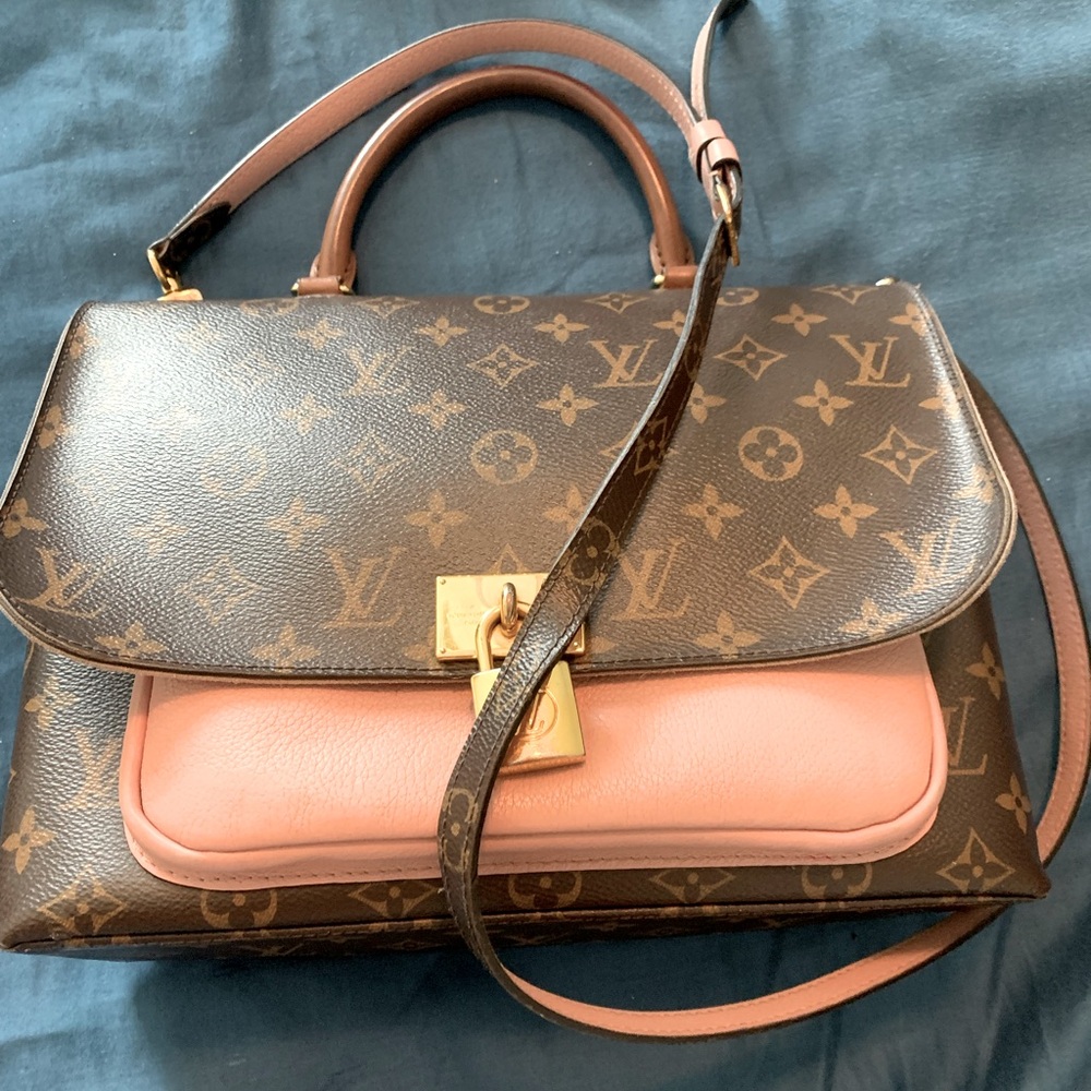 AUTHENTIC Louis Vuitton purse.